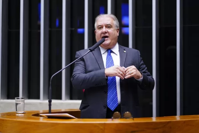 Deputado Augusto Coutinho (Republicanos-PE) no Plenário da Câmara dos Deputados