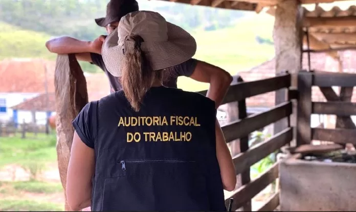 polícia federal - auditora fiscal - trabalho análogo à escravidão