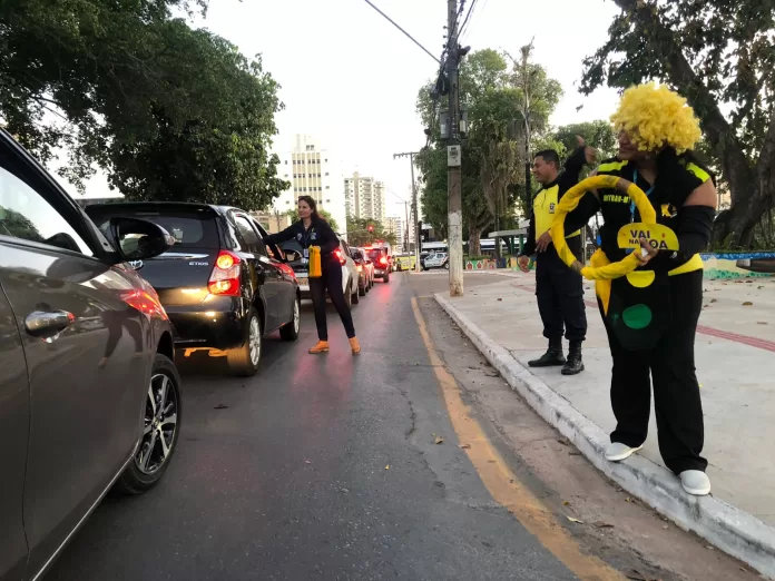 Pit Stop educativo na avenida São Sebastião, em Cuiabá