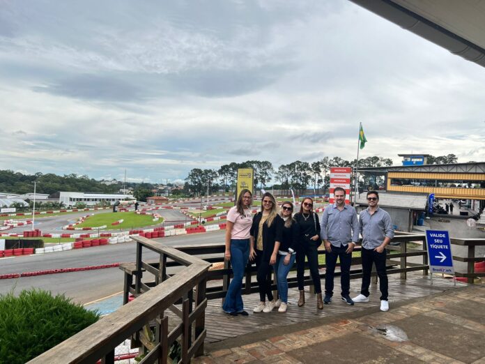 Equipe da MT Par conhecendo importantes kartódromos, em São Paulo