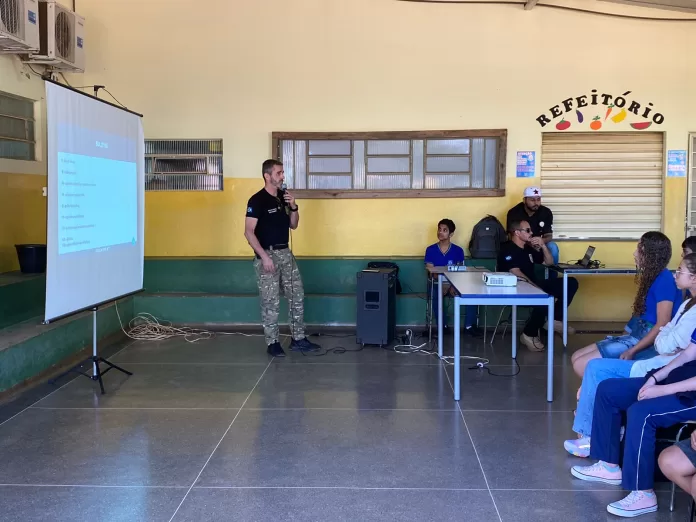 Palestra em escola estadual de Comodoro