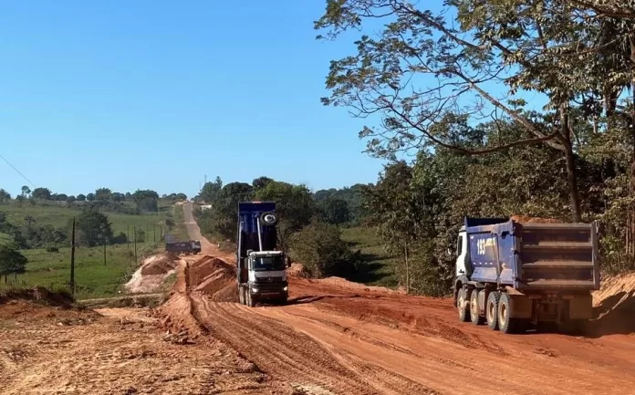 Obras de pavimentação da MT-170 entre Castanheira e Colniza. Foto: Sinfra-MT