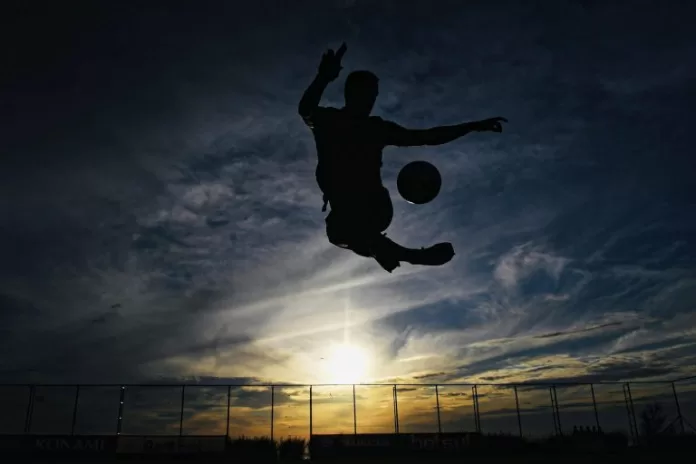 Esporte - futebol - atleta - jogador de futebol - treino do Internacional no CT Parque Gigante