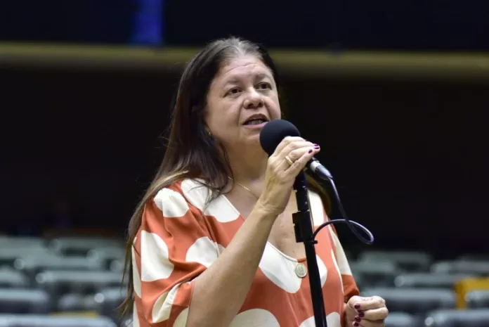 Sessão Deliberativa. Dep. Laura Carneiro (PSD - RJ)