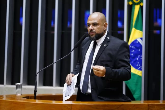 Deputado Sargento Portugal (Podemos-RJ) no Plenário da Câmara