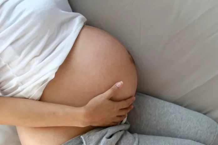 Barriga de uma mulher grávida