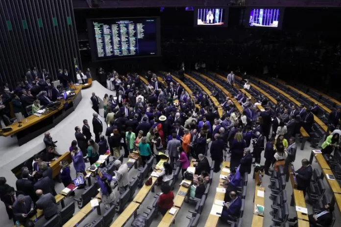 Sessão para a votação de propostas legislativas.