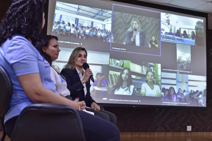 Secretária Grasi Bugalho, da Setasc, representou a primeira-dama de MT, Virginia Mendes, na premiação do 10º Concurso de Redação da Ampara