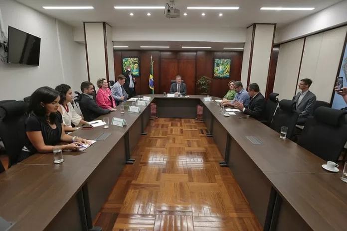 Fávaro discute parcerias de incentivo à produtividade com redução no impacto ambiental