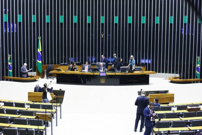 Sessão para a votação de propostas legislativas.