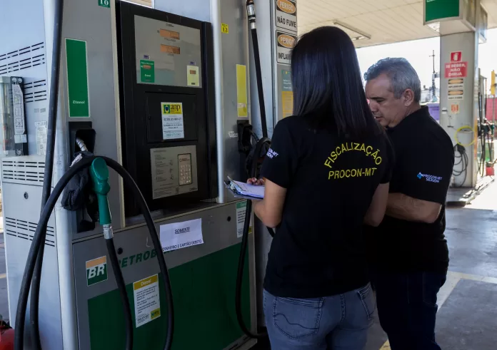 Fiscalização de postos, em Cuiabá