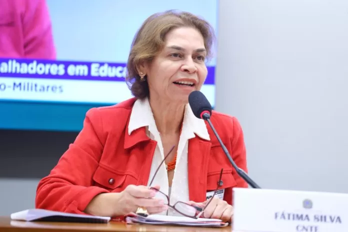 Audiência Pública - Programa Nacional das Escolas Cívico-Militares. Secretária Geral - CNTE, Fátima Silva.