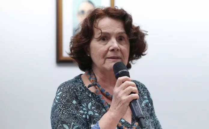 Audiência Pública - Educação de Jovens e Adultos. Coordenadora Nacional do Fórum de EJA - Fórum de Educação de Jovens e Adultos no Brasil - EJA, Rita de Cássia Pacheco Gonçalves.