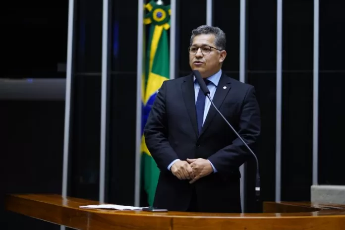 Deputado Dorinaldo Malafaia (PDT-AP) no Plenário da Câmara dos Deputados