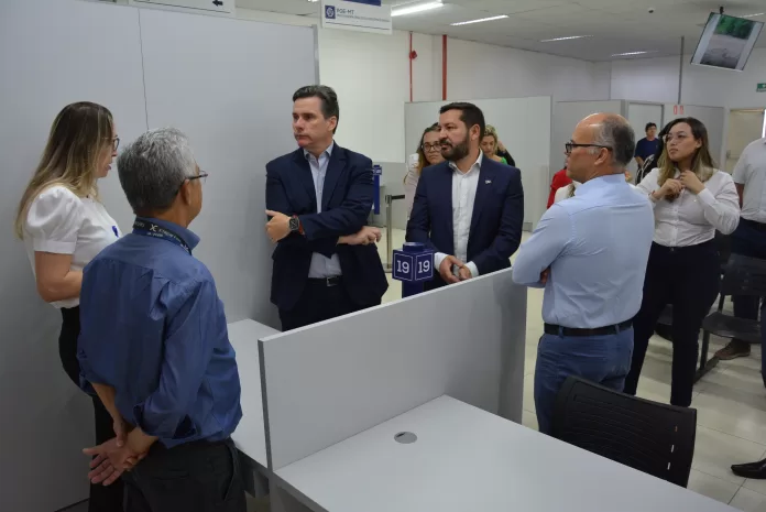 Secretários de Planejamento e Gestão, Basílio Bezerra, e de Fazenda, Rogério Gallo, em visita ao Ganha Tempo do Cristo Rei