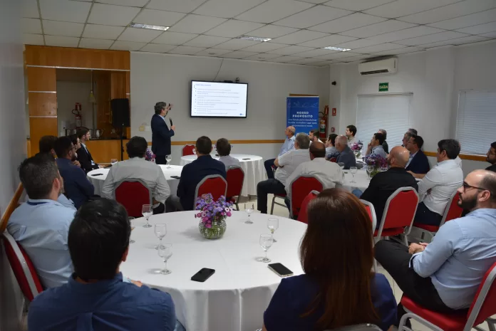 Secretário de Fazenda, Rogério Gallo, apresenta estudo para lideranças empresariais de Cuiabá.