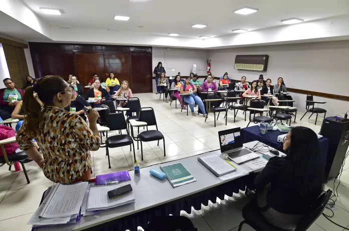 Capacitação do Programa Criança Feliz para supervisores e visitadores de 14 municípios