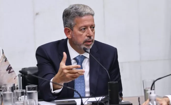 Presidente da Câmara dos Deputados, Arthur Lira em audiência com prefeitos para discutir a Reforma Tributária.