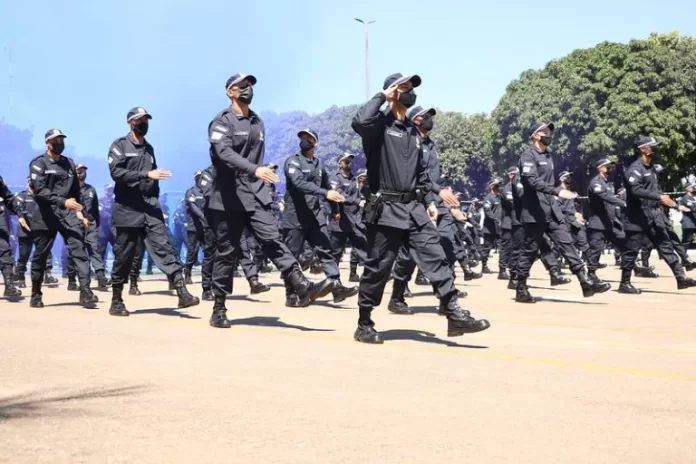 Segurança - policiais - polícia militar - Sétima turma do curso de formação da PMDF vestiu o fardamento pela primeira vez dando sequência aos treinamentos antes de atuarem nas ruas a partir do segundo semestre