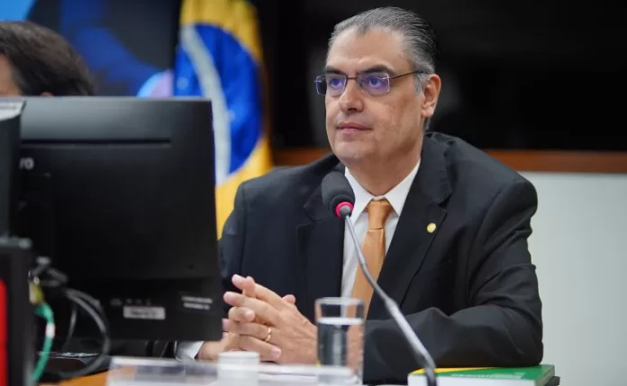 Deputado Lafayette de Andrada (Republicanos-MG) na primeira audiência pública da comissão especial