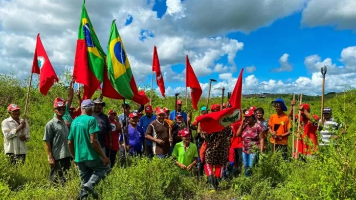 Ministro é interrogado na CPI do MST