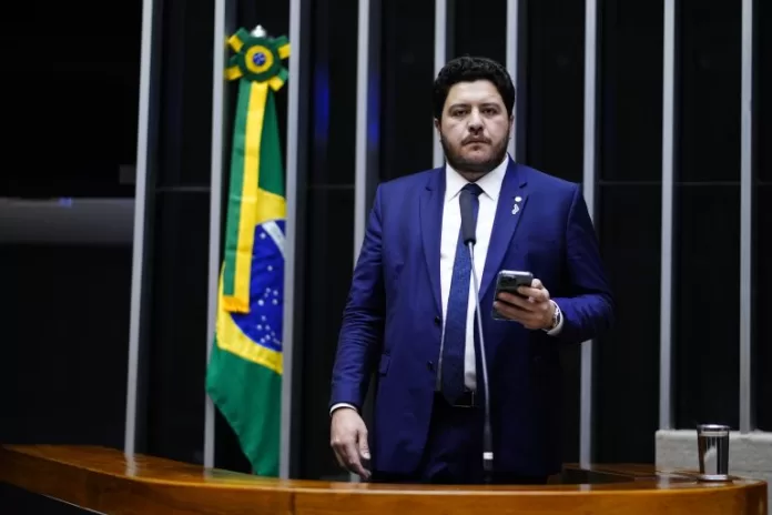 Jadyel Alencar discursa na tribuna do Plenário