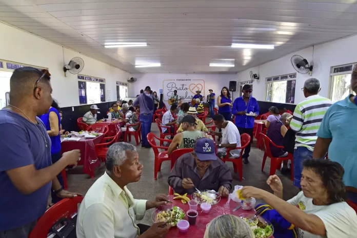 O evento realizado em comemoração ao Dia dos Pais contou com sorteio de presentes e entrega de brindes