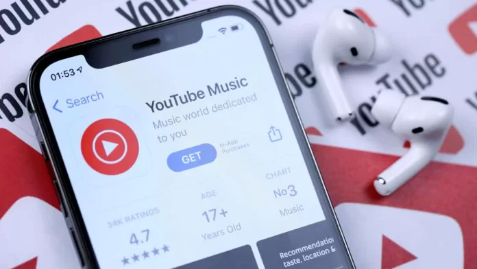 Tela de smartphone com o aplicativo do Youtube Music aberto