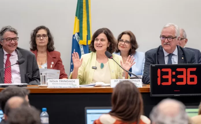 Reunião de Comparecimento de Ministro. Ministra da Saúde, Nísia Trindade