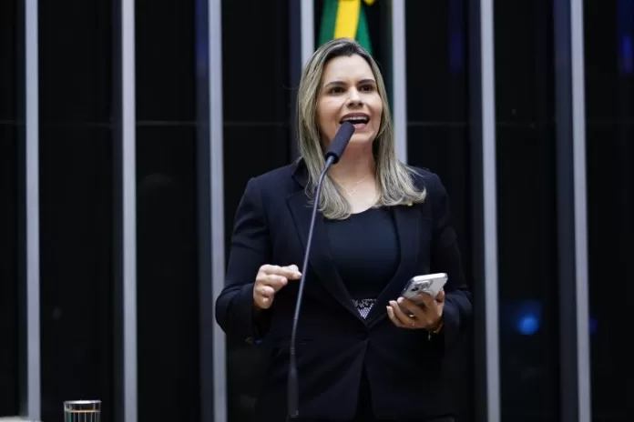 Sessão para a votação de propostas legislativas. Dep. Clarissa Tércio(PP - PE)