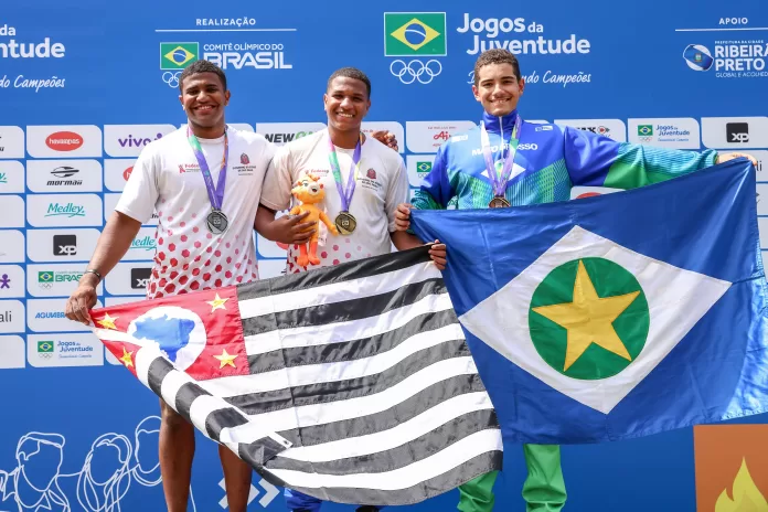 Pódio de Arthur Amorim, atleta de arremesso de peso