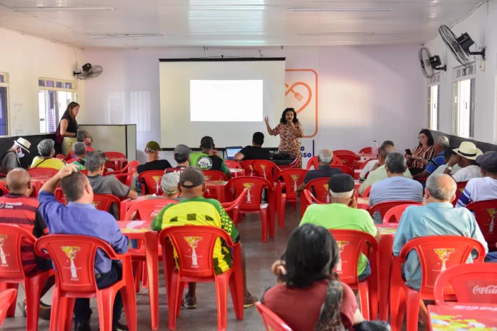 Palestra do Procon-MT, no Restaurante Prato Popular