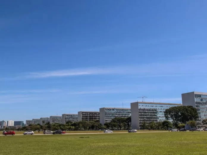 Brasília - monumentos e prédios públicos - Brasília - 22.05.2023 - Foto Esplanada dos Ministérios, em Brasília. Congresso Nacional - Palácio do Congresso Nacional