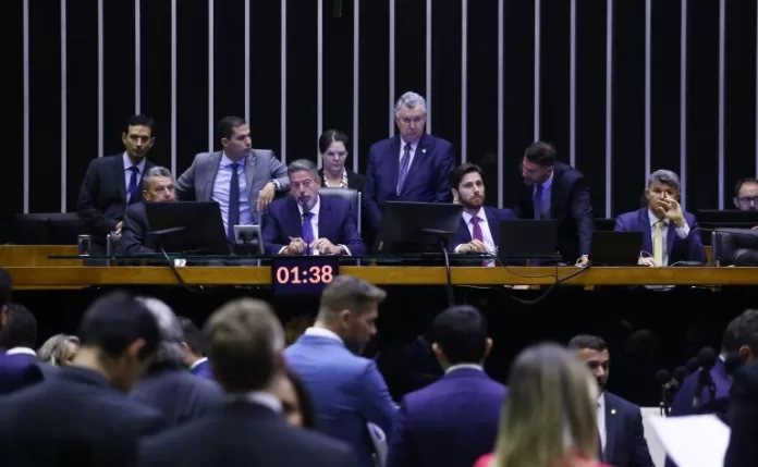 Discussão e votação de propostas. Presidente da Câmara dos Deputados, Arthur Lira