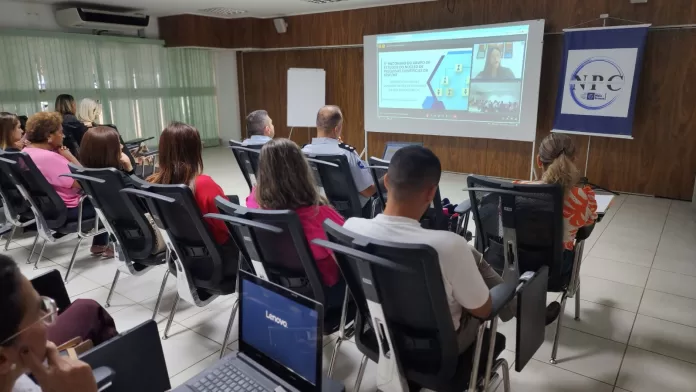 O encontro reuniu servidores que atuam nos setores de recursos humanos e saúde