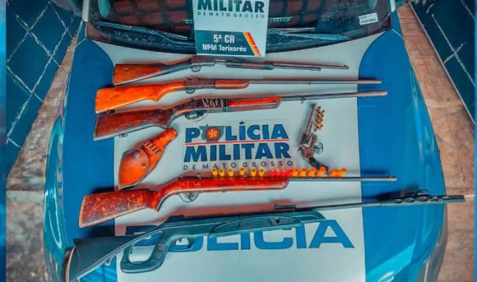 Após ameaçar trabalhadores, fazendeiro é conduzido à Delegacia com arsenal de armas de fogo em Torixoréu