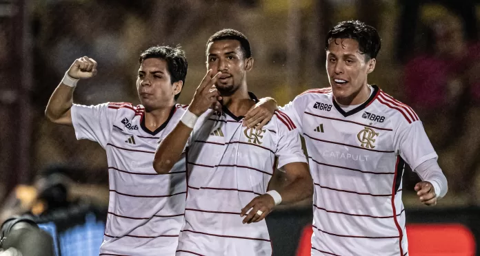 Flamengo mostra garra e avança para as quartas de final da Copinha com gol no último minuto contra o Botafogo-SP