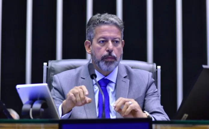 Arthur Lira preside a sessão do Plenário