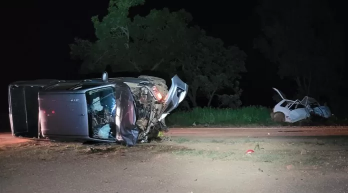 Acidente entre Uno e Hilux deixa 3 mortos e dois feridos em Canarana