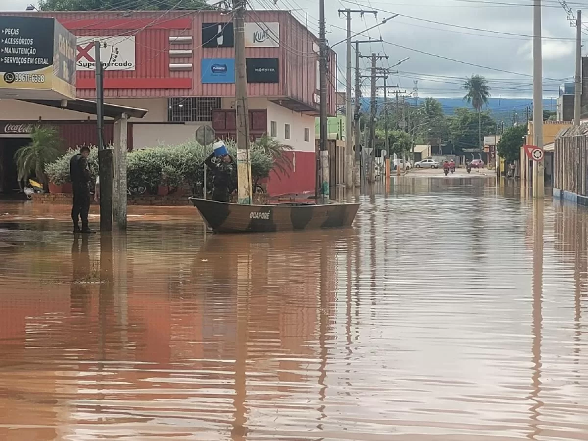 Bancada de MT recorre ao governo Lula para ajudar vítimas de temporal em Cáceres