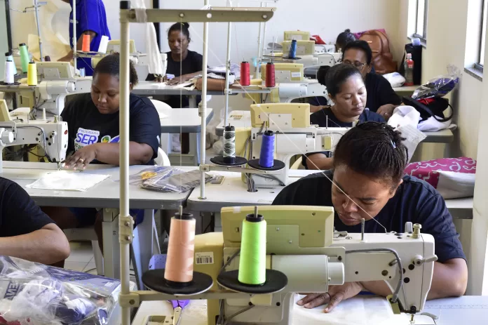 Curso de Costureiro Industrial do Programa SER família Capacita é ofertado no Distrito do Chumbo, em Poconé