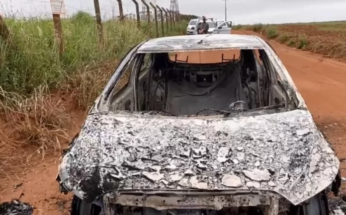 Corpo carbonizado é encontrado dentro de carro em MT