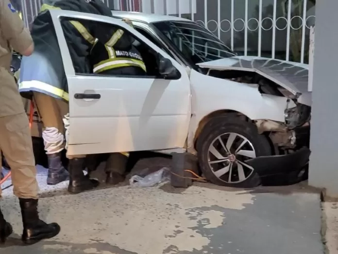 Homem se envolve em briga de trânsito e é esfaqueado no peito