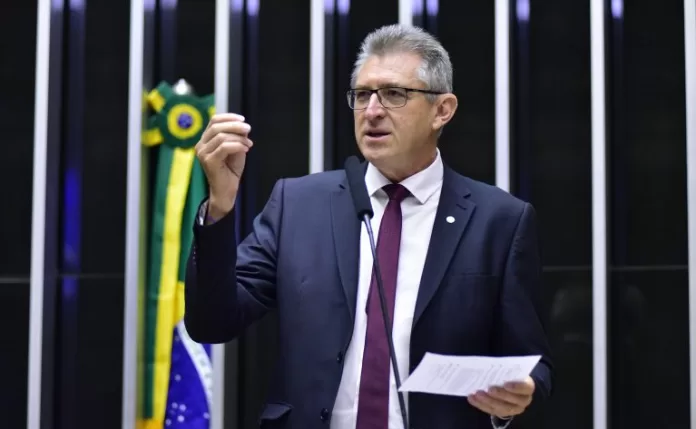 Heitor Schuch discursa no Plenário da Câmara