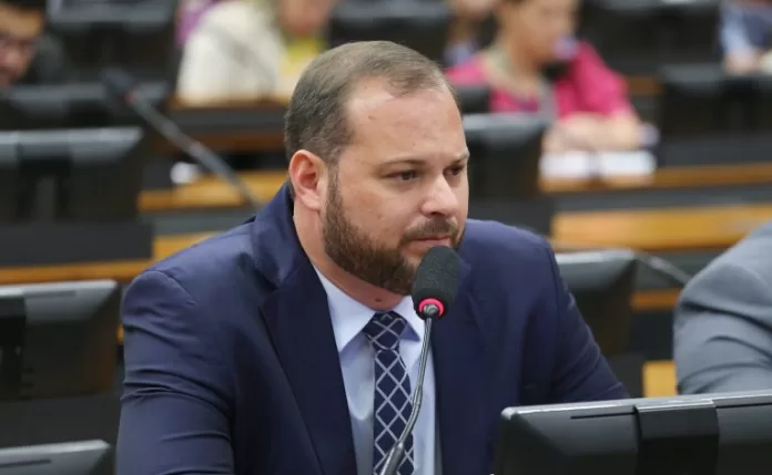 Deputado Dr. Victor Linhalis (Podemos-ES) fala em comissão na Câmara dos Deputados