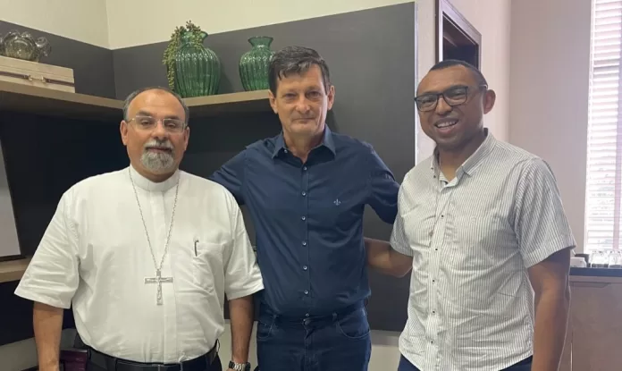 Presidente da Sicredi Araxingu recebe novo bispo da Diocese de Barra do Garças/MT na sede da cooperativa