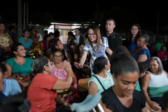 No distrito da Guia, primeira-dama de MT prestigia evento para as mulheres