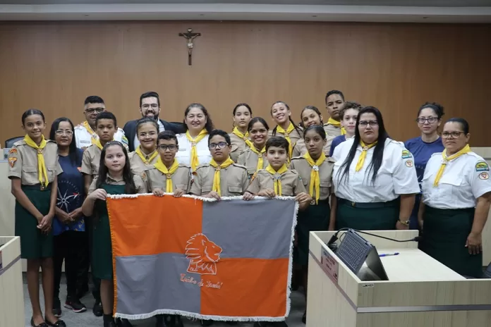 Vereadores de Barra do Garças receberam Clube de Desbravadores e prestaram homenagens durante sessão do dia 18/3