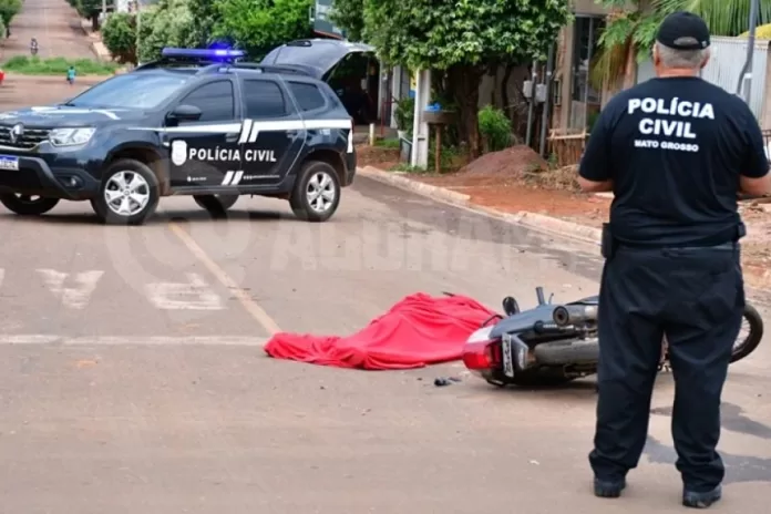 Caminhoneiro invade preferencial, mata motociclista e foge em MT