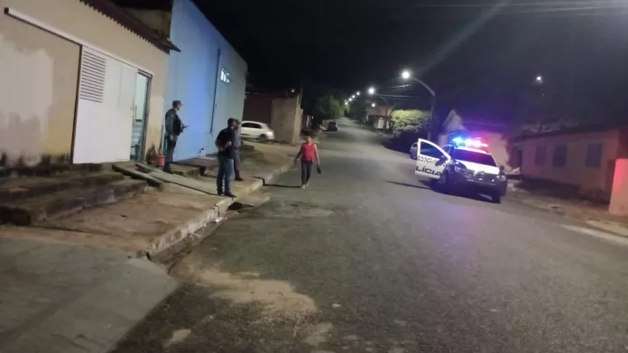 Mulher é alvejada com tiro na cabeça no bairro Santo Antônio, em Barra do Garças – VÍDEO